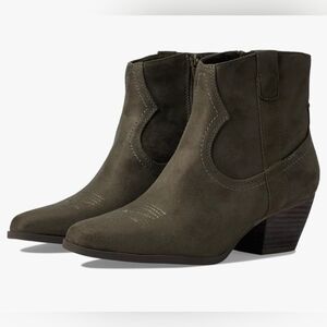 DV Dolce Vita Women Pueblo Ankle Boot Olive